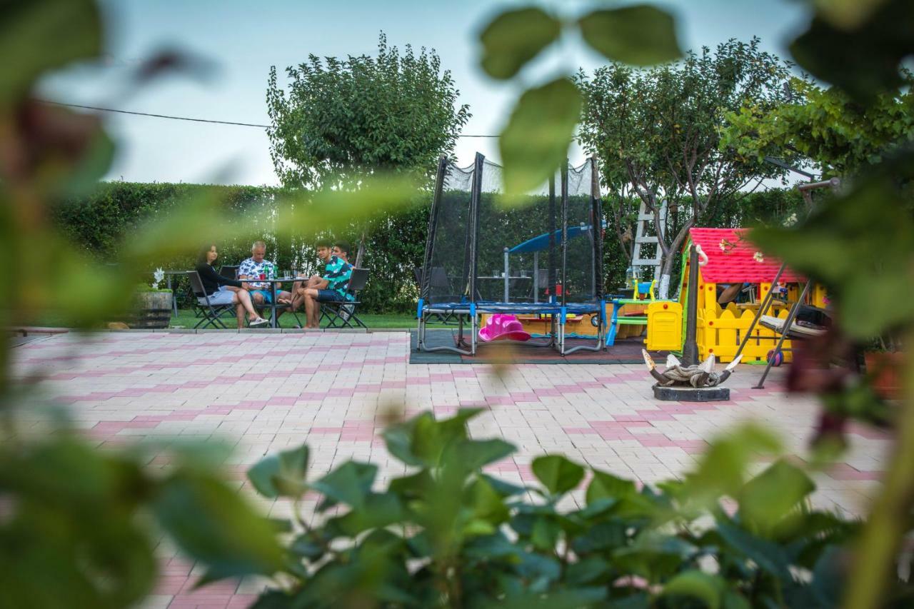 Отель Casa Eden Костинешти Экстерьер фото