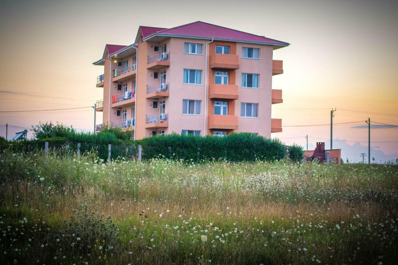 Отель Casa Eden Костинешти Экстерьер фото