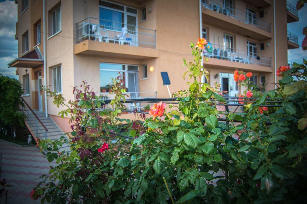 Отель Casa Eden Костинешти Экстерьер фото